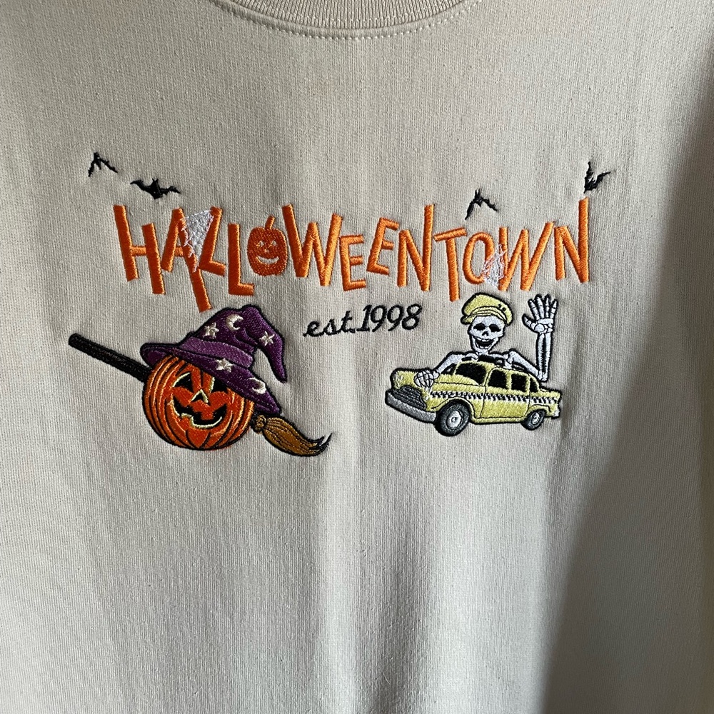 Halloweentown size M sweatshirt! BRAND NEW! - Picture 2 of 4